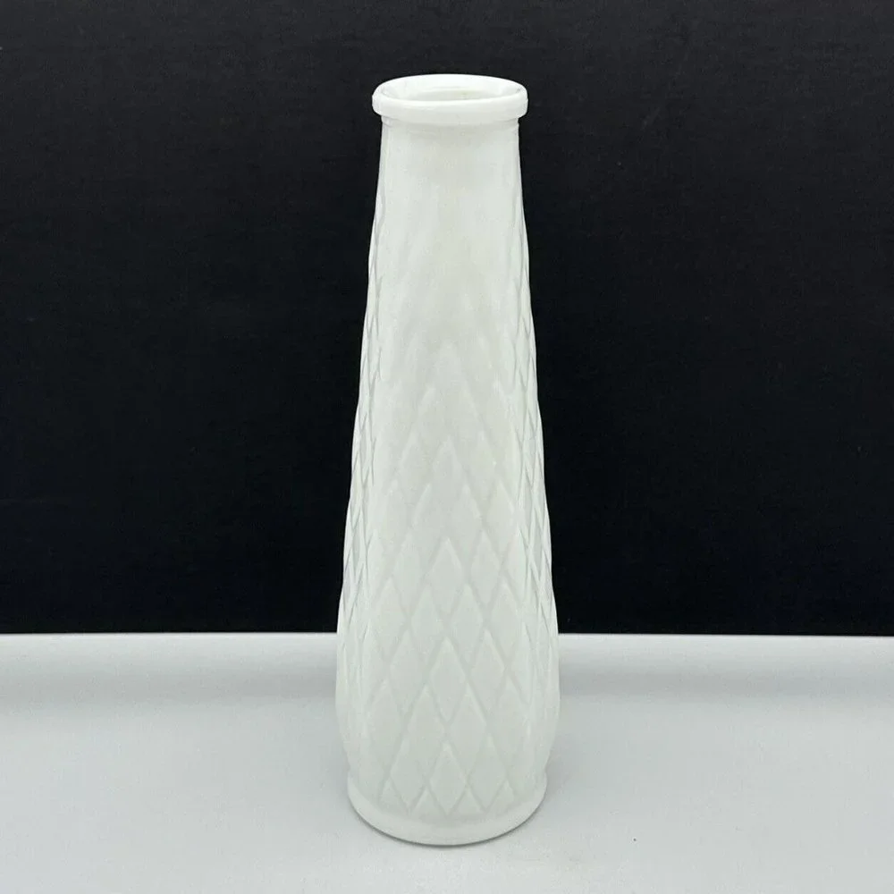 Vintage E O Brody Cleveland 8 Panel Milk Glass Vase‎ M-147 Quilted Diamonds 9
